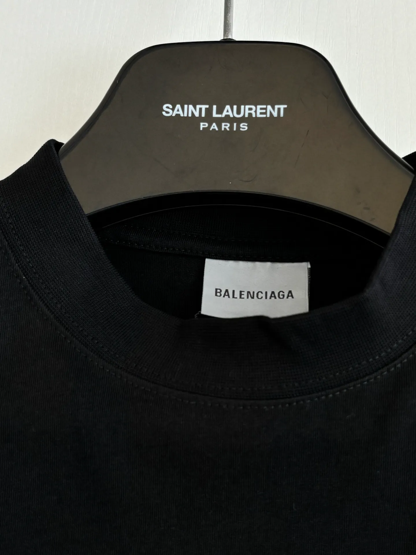 Balenciag*/ 26 Fall Series T Classic Oversized Black White T ， Karl Lagerfeld ， BALENCIAGA ， 、Series ， “ ”。 + ， ， Retro 。 Size：XS/S/M/L